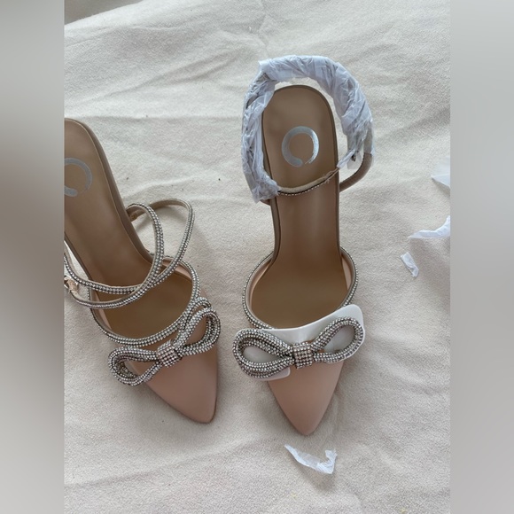 SPARKLE IN THESE!! Rhinestone Double Bow Ankle Strap Pumps - Picture 14 of 16